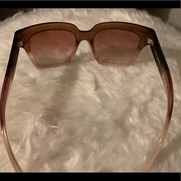 AUTHENTIC DOLCE & GABBANA SUNGLASSES - Picture 6 of 7